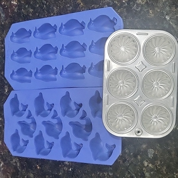 BLUE Silicone Penguin Dolphin Flower Ice Cube Tray Freeze Bake Chocolate Mold - Picture 1 of 7